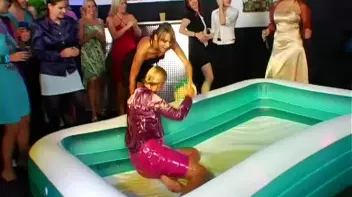 Head To Head In The Oil Pit Screencap 5 on sinx.preview.netperv.com