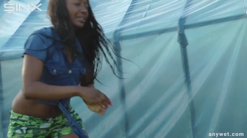 Best Friends Water Fight When Gardening Screencap 38 on sinx.preview.netperv.com