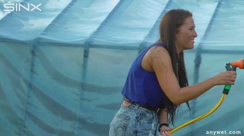 Best Friends Water Fight When Gardening Screencap 13 on sinx.preview.netperv.com