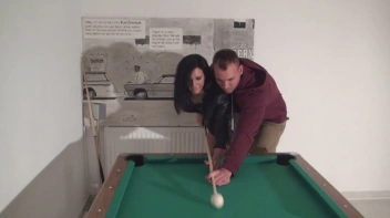 Er zeigt mir wie man richtig Einlocht Screencap 3 on sinx.preview.netperv.com