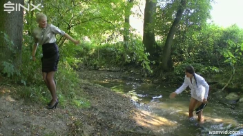 Bitchy WAM Catfight Takes Place In Stream Screencap 3 on sinx.preview.netperv.com