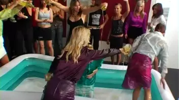 Slide On In To The Oil, Ladies Screencap 7 on sinx.preview.netperv.com