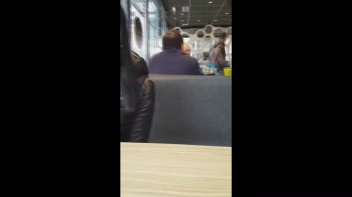 Ins Fastfood Reastaurant gepisst Screencap 2 on sinx.preview.netperv.com