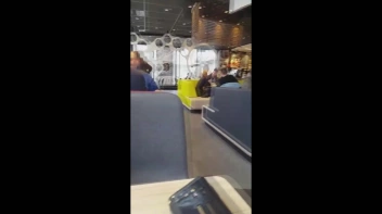 Ins Fastfood Reastaurant gepisst Screencap 1 on sinx.preview.netperv.com