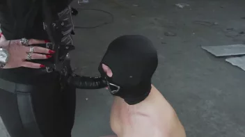 Blas Ihn tief , den Gummischwanz Screencap 14 on sinx.preview.netperv.com