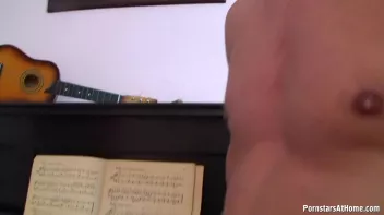 She's Got All The Right Notes Screencap 83 on sinx.preview.netperv.com