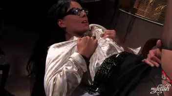 Sexy Secretary Gobbles His Manhood Screencap 37 on sinx.preview.netperv.com