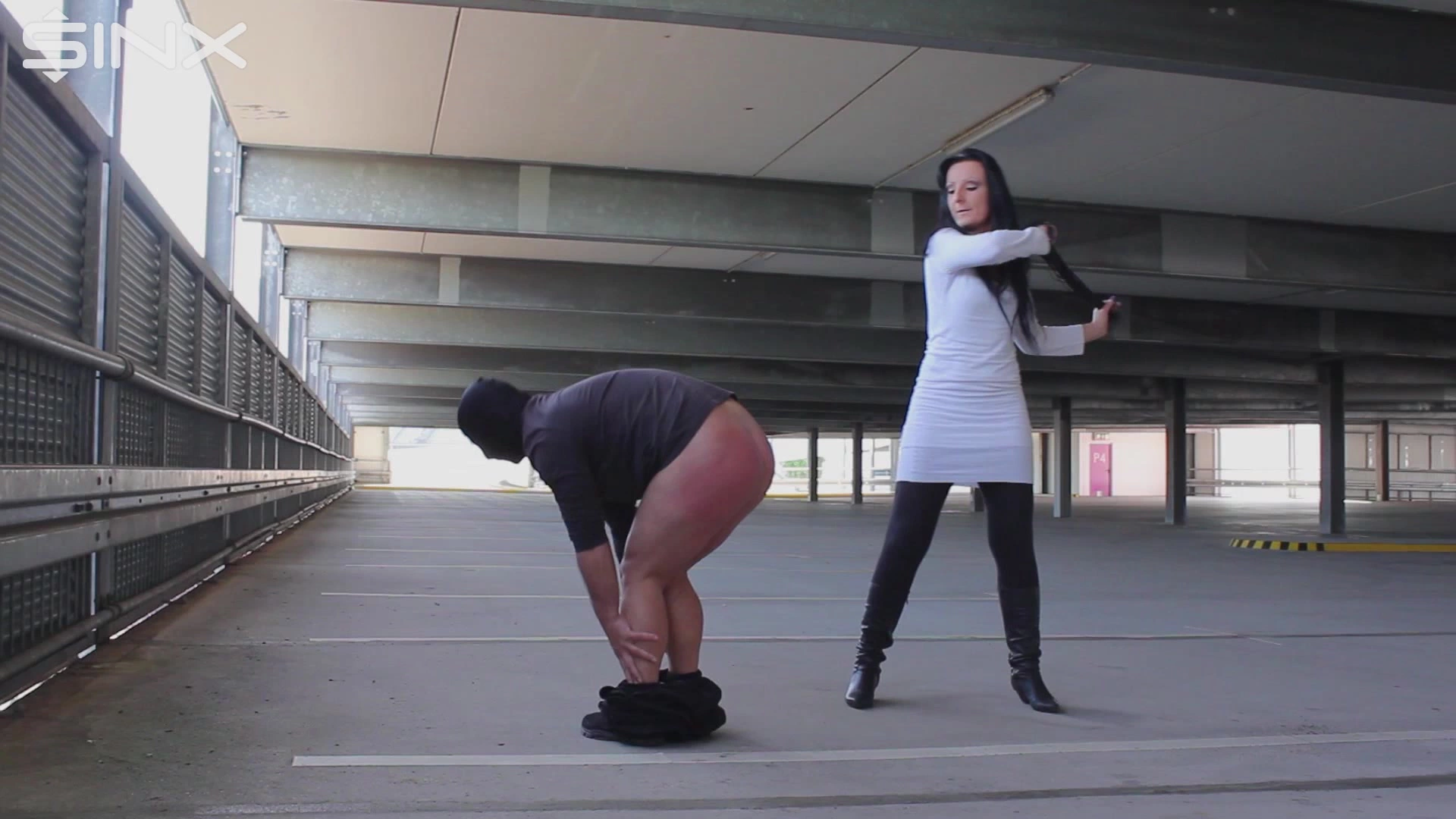 Im Parkhaus ausgepeitscht on sinx.preview.netperv.com