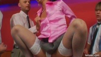 Holly Popped Screencap 22 on sinx.preview.netperv.com