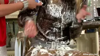 Lesbo Cooking 101 Screencap 39 on sinx.preview.netperv.com