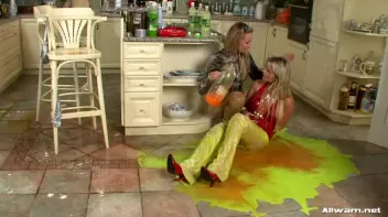 Lesbo Cooking 101 Screencap 69 on sinx.preview.netperv.com