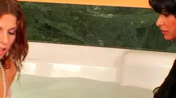 Tub Girls Screencap 58 on sinx.preview.netperv.com