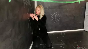 Uma’s curiosity leads to a cum bath Screencap 33 on sinx.preview.netperv.com