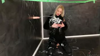 Uma’s curiosity leads to a cum bath Screencap 42 on sinx.preview.netperv.com