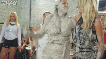 Messy Wrestling: Valentina Ross The Boss Throws Down In The Mud In Style!! Screencap 80 on sinx.preview.netperv.com