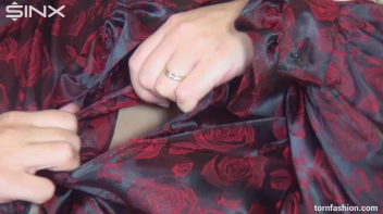 Horny Housewife Shreds and Bares All Screencap 27 on sinx.preview.netperv.com