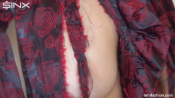 Horny Housewife Shreds and Bares All Screencap 52 on sinx.preview.netperv.com