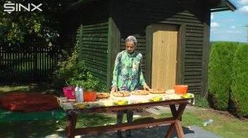 Messy Outdoor Food Fight For Glamour Babes Screencap 2 on sinx.preview.netperv.com