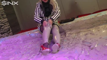 Seductive Blonde Covers Herself In Mud Screencap 9 on sinx.preview.netperv.com