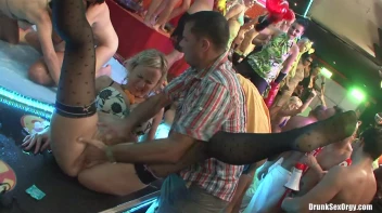 Bikini Beach Balls Part 5 - Cam 2 Screencap 111 on sinx.preview.netperv.com