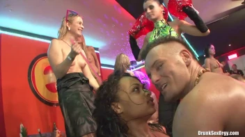 Bikini Beach Balls Part 5 - Cam 2 Screencap 38 on sinx.preview.netperv.com