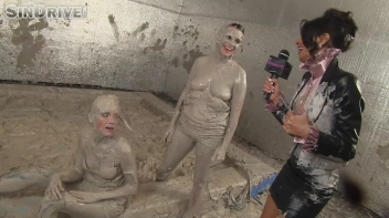 Muddy Wrestling: Regina vs. Kirsten Plant Screencap 113 on sinx.preview.netperv.com