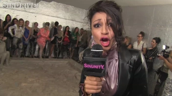 Muddy Wrestling: Regina vs. Kirsten Plant Screencap 32 on sinx.preview.netperv.com