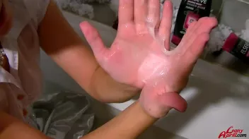 Shiny And Slutty In The Tub Screencap 49 on sinx.preview.netperv.com