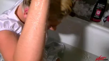 Shiny And Slutty In The Tub Screencap 53 on sinx.preview.netperv.com