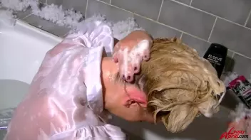 Shiny And Slutty In The Tub Screencap 54 on sinx.preview.netperv.com