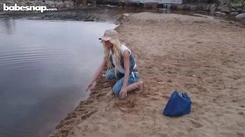 Jewelery Theft Has A Way Of Coming Between Friends! Screencap 3 on sinx.preview.netperv.com