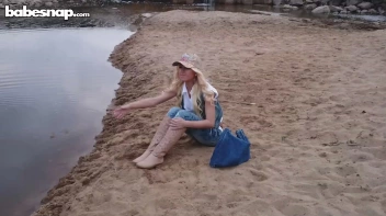 Jewelery Theft Has A Way Of Coming Between Friends! Screencap 4 on sinx.preview.netperv.com