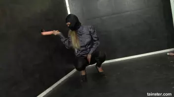 Blonde thief Barra makes herself cum with a stolen Dildo Screencap 4 on sinx.preview.netperv.com