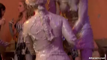 Blonde vs. Brunette Mud Battle Screencap 51 on sinx.preview.netperv.com