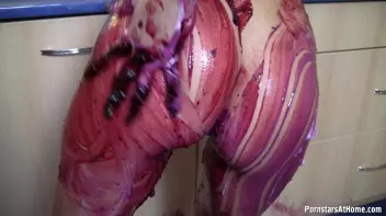 She Really, Really Loves Yogurt Screencap 80 on sinx.preview.netperv.com