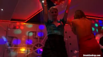 Valentine's Day Vaginas Part 4 - Shower Cam Screencap 69 on sinx.preview.netperv.com