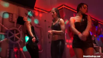 Valentine's Day Vaginas Part 4 - Shower Cam Screencap 31 on sinx.preview.netperv.com