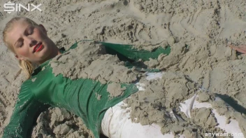 Gorgeous Girls Get Wet And Messy In The Park Screencap 75 on sinx.preview.netperv.com