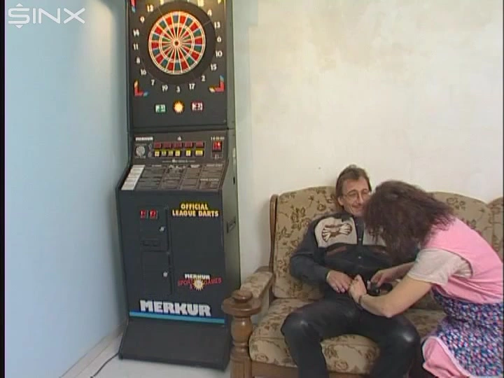 Hausfrau lutscht den Schwanz sauber on sinx.preview.netperv.com